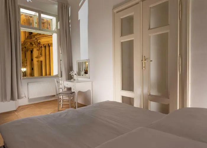 Three Golden Crowns Apartments 3*