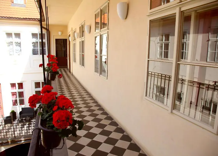 Apartmanhotel Three Golden Crowns 3*