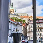Three Golden Crowns Apart Otel Prag