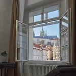 Three Golden Crowns Aparthotel Praag