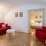 Aparthotel Three Golden Crowns 3*