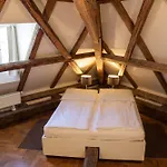 Three Golden Crowns Aparthotel 3*