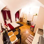 Three Golden Crowns Aparthotel