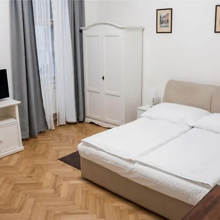Three Golden Crowns Aparthotel 3*