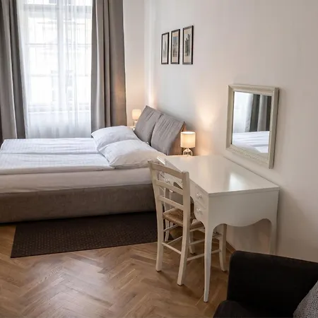 Three Golden Crowns Aparthotel 3*