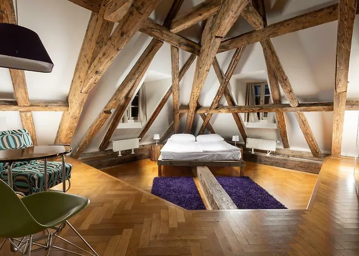 Three Golden Crowns Apartments 3*