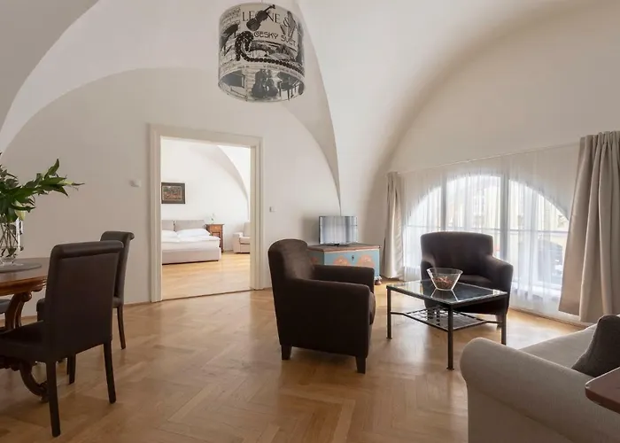 Ξενοδοχείο με διαμερίσματα Three Golden Crowns Apartments 3*